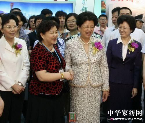 亞萍獲婦女創(chuàng)業(yè)產(chǎn)品最佳創(chuàng)新獎(jiǎng)