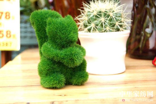 人造草綠色小動物裝點清涼家