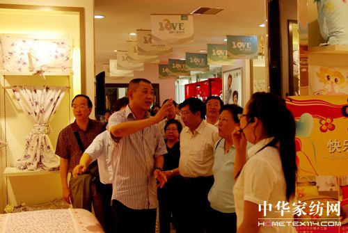 范徐麗泰一行視察藍絲羽家紡