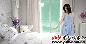 陳慧琳與“兒子”宣傳床上用品