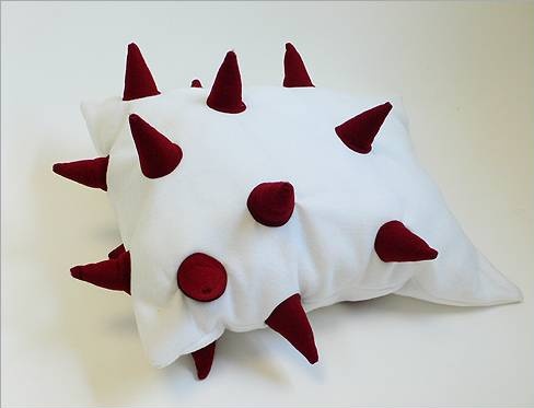 專門用來打鬧的狼牙棒枕頭