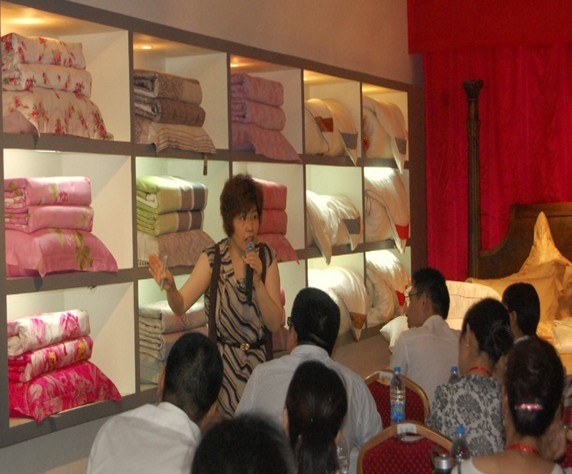 達(dá)達(dá)創(chuàng)遠(yuǎn)對艾伊家紡員工進(jìn)行培訓(xùn)