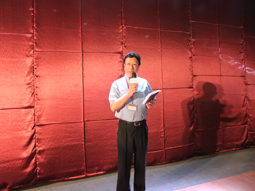 上海家用紡織行業(yè)協(xié)會(huì)會(huì)長(zhǎng)翁和生致詞