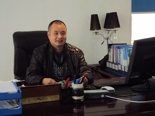 滕顯爐 帶著感恩前行