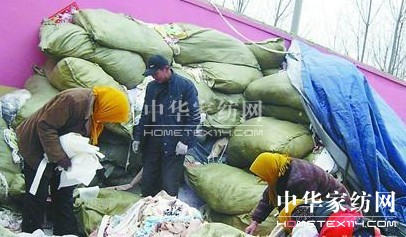 膠州暗訪:收購下腳料的卡通口罩黑作坊