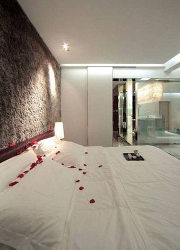 冷色調(diào)+淡彩成就通透舒適家園