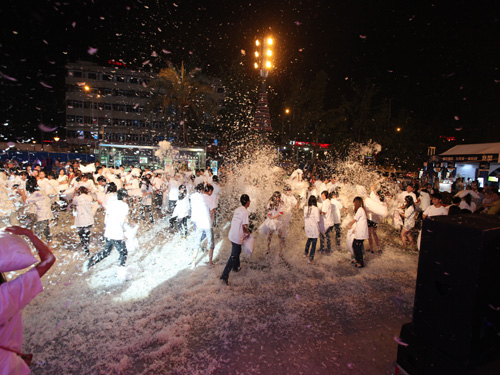 莎鯊家紡“超級枕頭大戰”成都站
