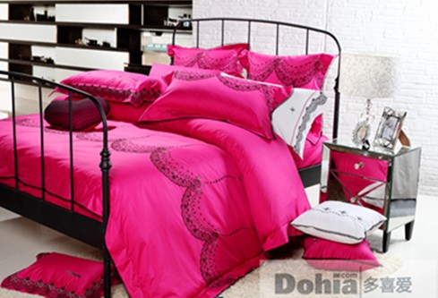 下半年新婚熱六款多喜愛家紡婚慶床品推介