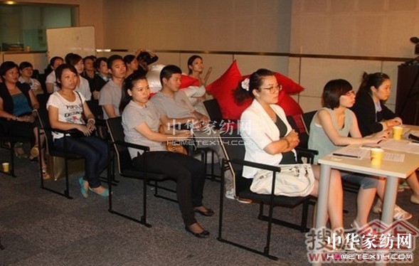 夢潔李群參加王牌導購PK賽獲好評