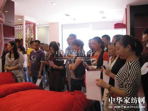 南方寢飾舉行2013年春夏新品評審會