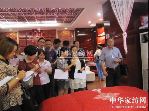 南方寢飾舉行2013年春夏新品評審會