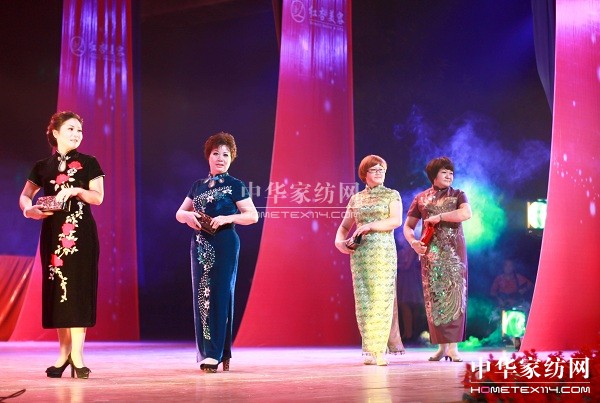 雨蘭副總經(jīng)理萬桂蘭女士展巾幗風(fēng)采