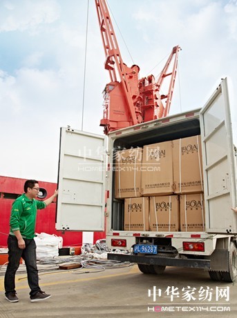 2012秋冬羅萊芯類護航雪龍號再征南極