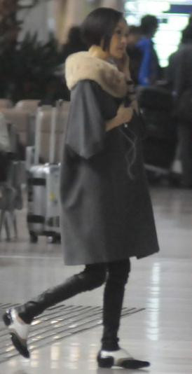 43歲陳魯豫機(jī)場暴瘦身材再惹非議