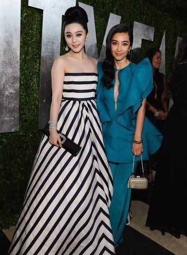 雙冰合影引口水戰(zhàn):誰把自己改白了