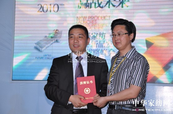 寶縵:永遠的豐碑向雷鋒致敬