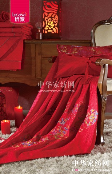 傳統(tǒng)婚慶家紡新品上市