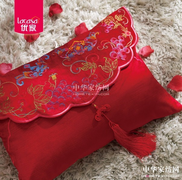 傳統(tǒng)婚慶家紡新品上市