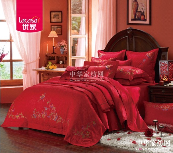 傳統(tǒng)婚慶家紡新品上市