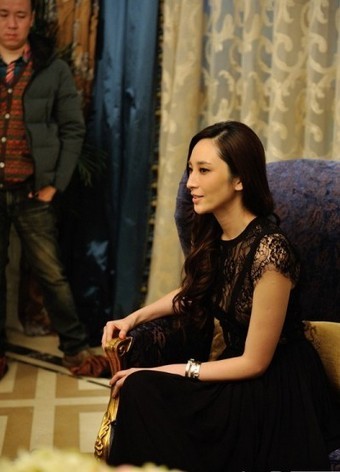 吳佩慈著蕾絲透視裙出席活動