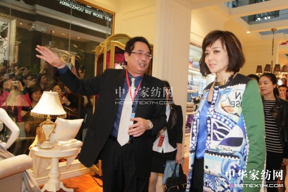 關(guān)之琳優(yōu)雅亮相黛富妮新品推薦會(huì)