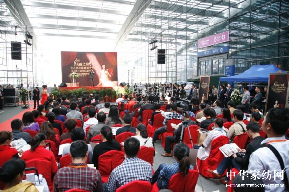 關(guān)之琳優(yōu)雅亮相黛富妮新品推薦會(huì)