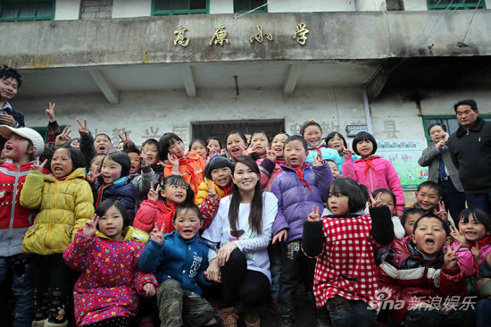 伊能靜投身公益帶領孩子們讀書