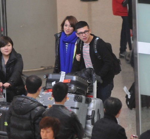 朱丹挽神秘男現身機場疑有新戀情