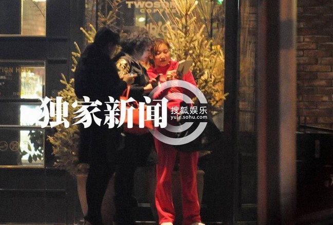 劉曉慶攜易綱會(huì)友