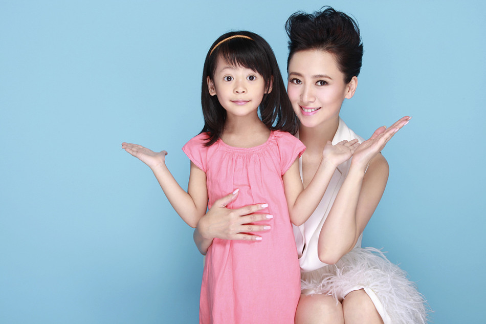 翁虹攜女登封面分享辣媽經(jīng)