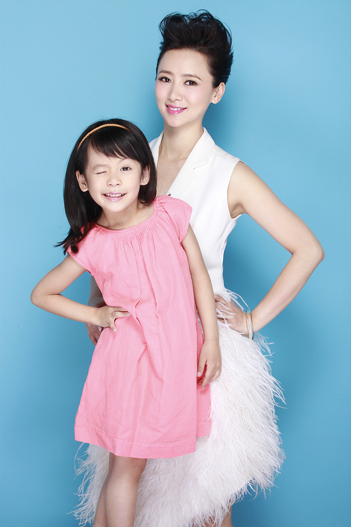 翁虹攜女登封面分享辣媽經