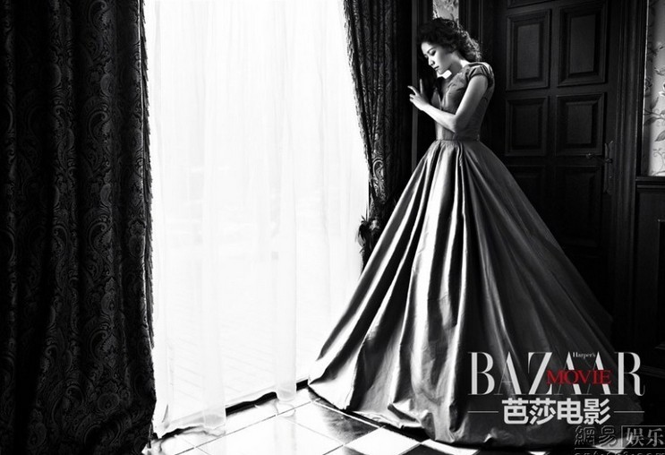 徐靜蕾亂世佳人寫真曝光深V裝秀事業線