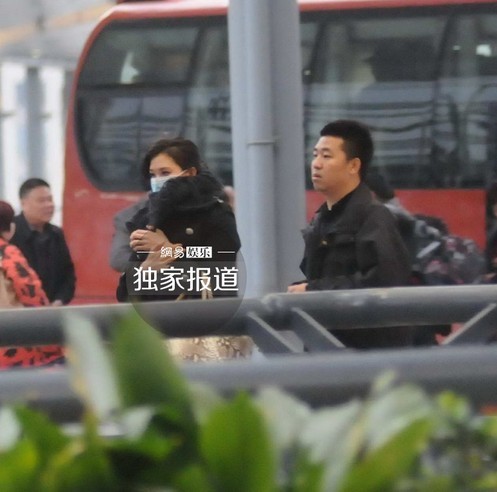 林志玲戴口罩現身機場