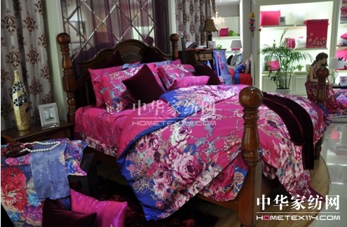 巧妙構(gòu)思產(chǎn)品陳列凸顯產(chǎn)品特色