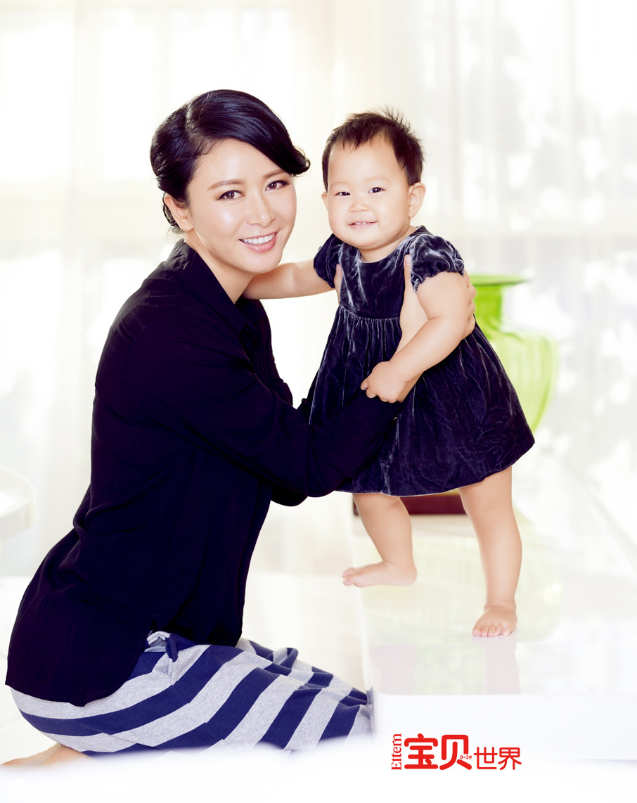 張恒攜女登雜志享受親子陽(yáng)光