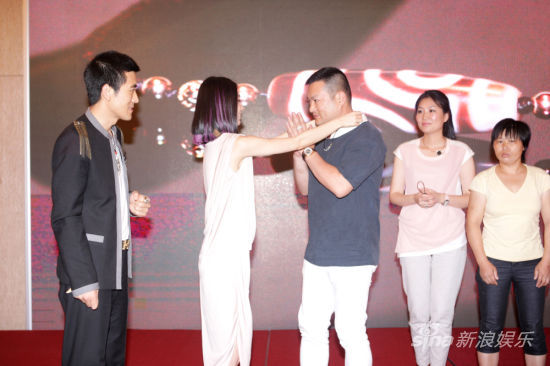 黃圣依持續關注病重女童成其心靈導師