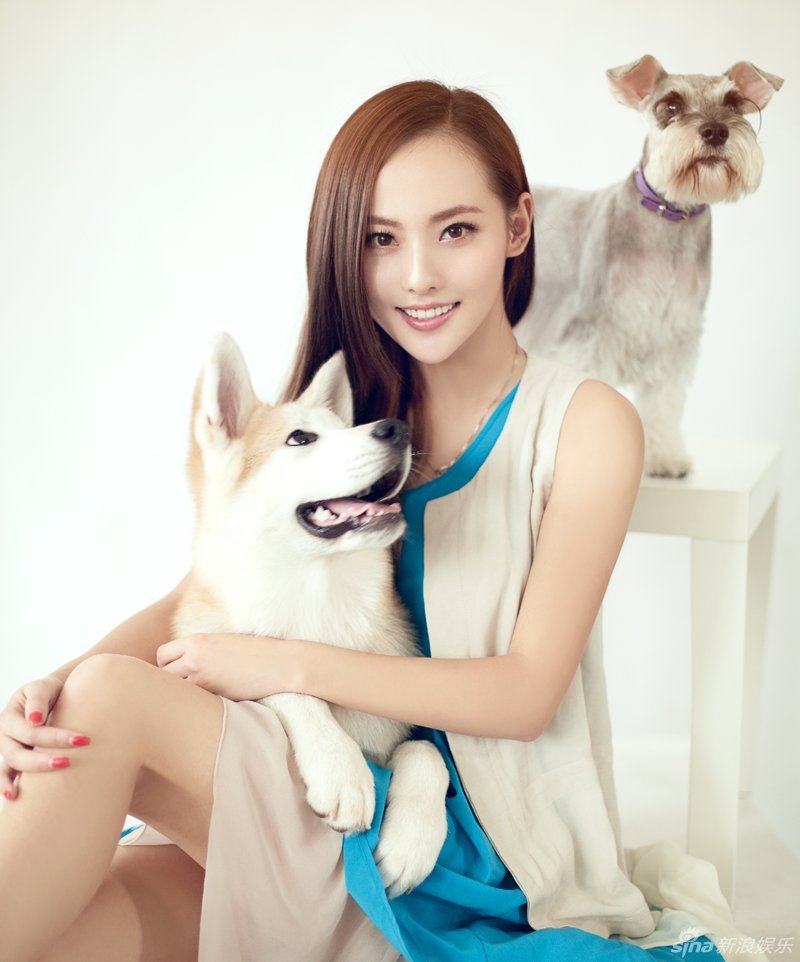 張嘉倪與狗狗親密寫(xiě)真為保護(hù)動(dòng)物代言