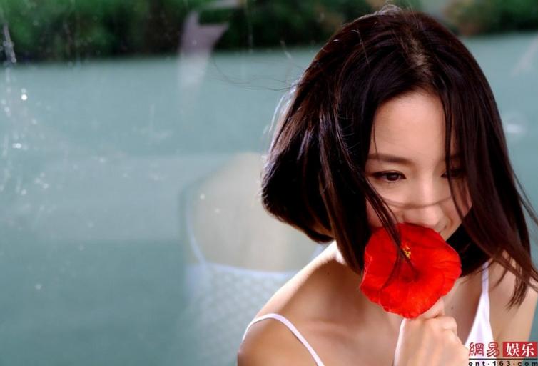 董潔為新歌拍寫真