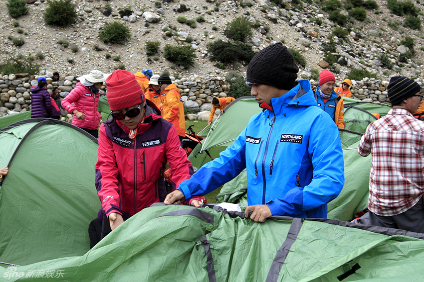 陳坤行走團(tuán)隊(duì)遇冰雹董潔膝傷被迫下撤
