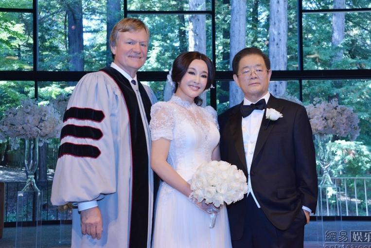 劉曉慶美國(guó)婚禮現(xiàn)場(chǎng)照曝光