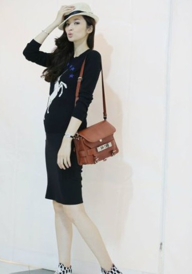 吳佩慈挺大肚扮靚