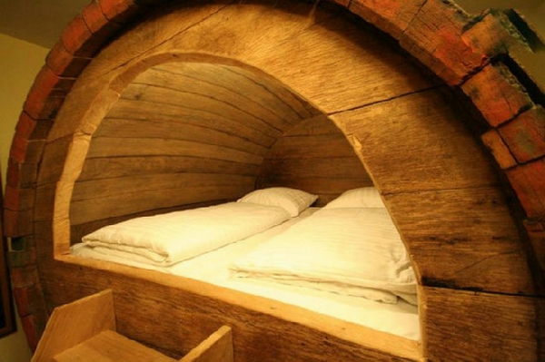 超大啤酒桶床:讓你聞香醉倒