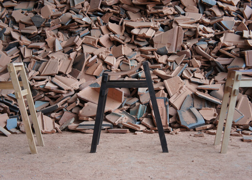 廢物利用的瓦片凳子