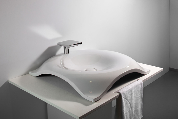 根據水面波紋設計的洗臉盆