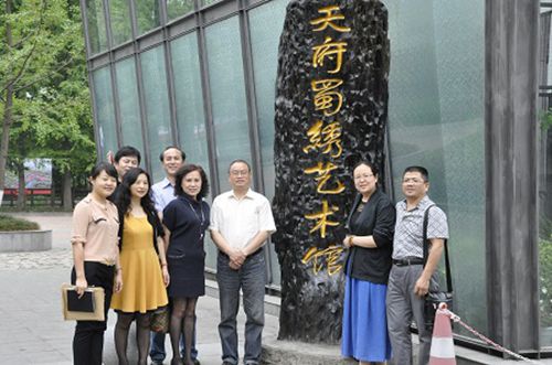 四川絲科院專家團(tuán)赴郫縣蜀繡企業(yè)進(jìn)行調(diào)研