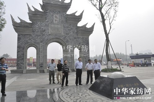 中國絲綢協(xié)會會長考察成都錦門