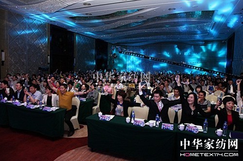 “映象·紫羅蘭”2014秋冬新品發(fā)布完滿(mǎn)結(jié)束