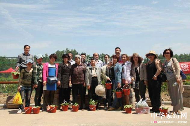 玖久絲綢:桑葚采摘節圓滿落幕