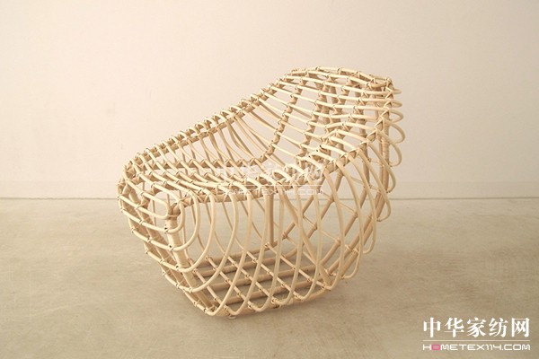 用藤條編織的椅子