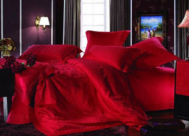 商家齊齊瞄準(zhǔn)“婚慶家紡”市場(chǎng)